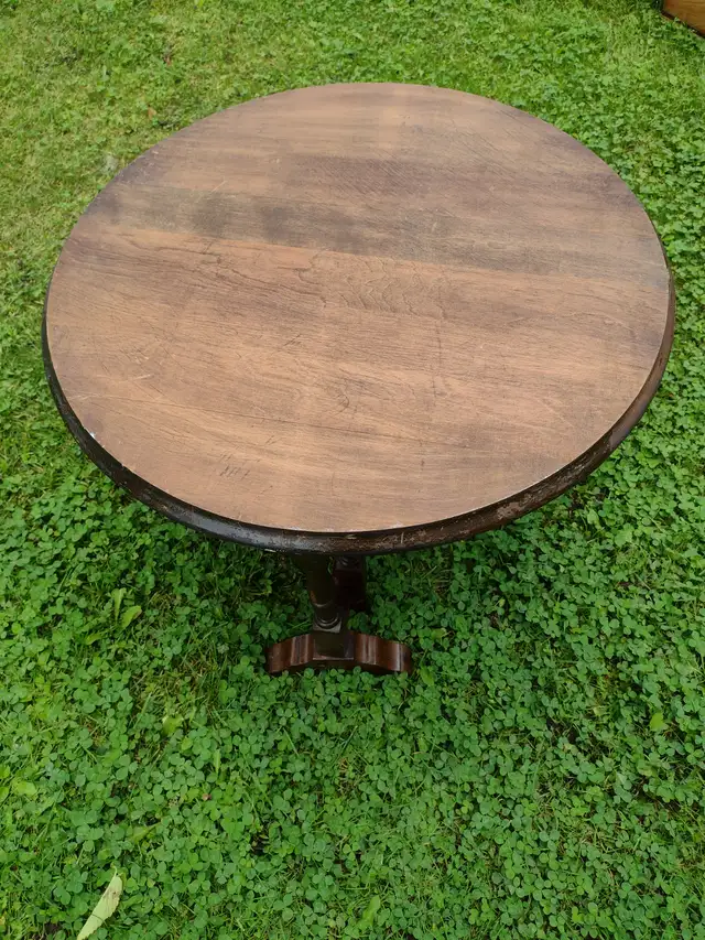 Vintage tilt top accent table