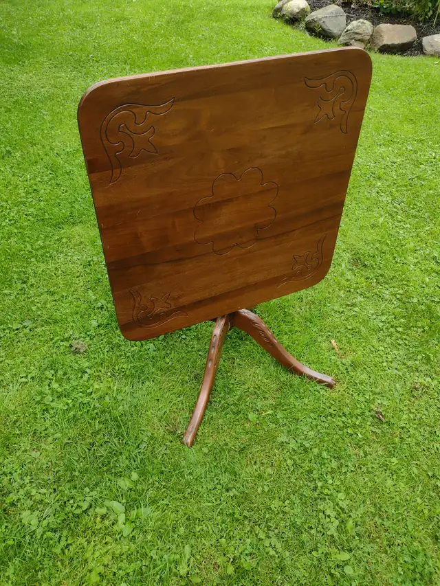 Vintage tilt top table - Photo 6