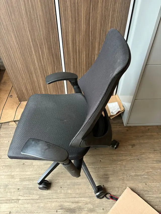 Global Spree Medium Back Synchro-Tilter with Mesh Back Chair! - Photo 2