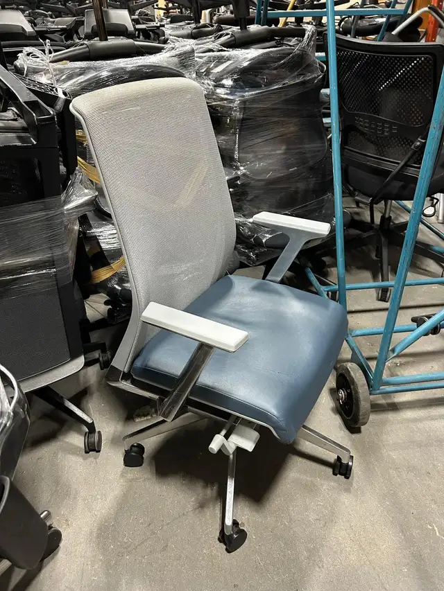 Haworth Very Task Chair! - Photo 2