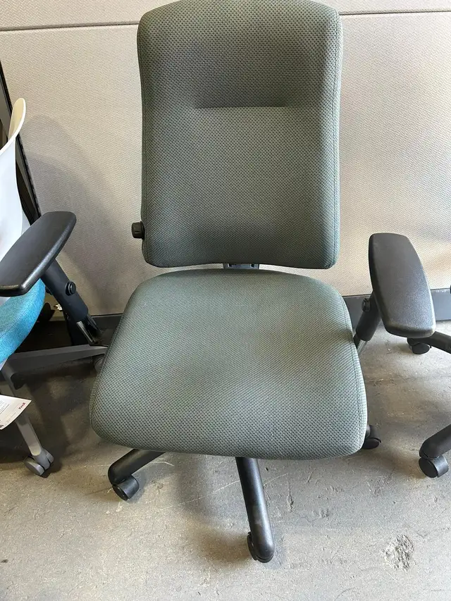 Global Indulge Task Chair 3691-1!