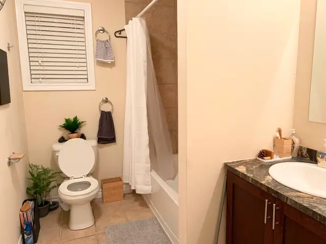 West Mountain Hamilton - Room Available - Photo 6