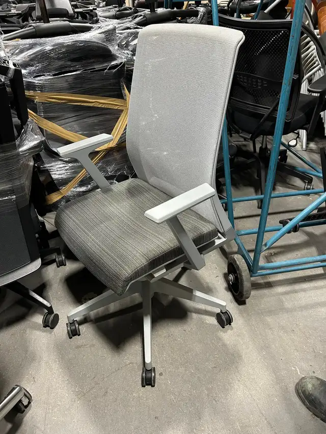 Haworth Very Task Chair! - Photo 2