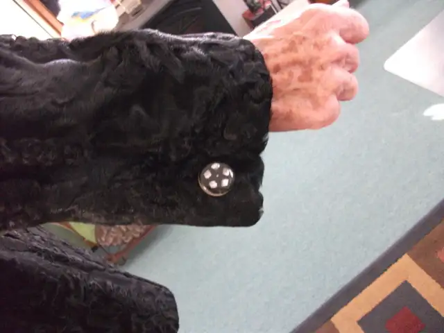 1960'S PERSIAN LAMB COAT WITH A WILD MINK COLLAR - Photo 4