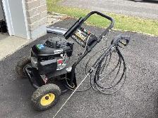 Machine à pression à gaz 2600 PSI  2.3 GPM moteur Honda
