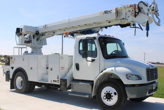 2019 Freightliner M2 Altec DC47-TR Digger Derrick