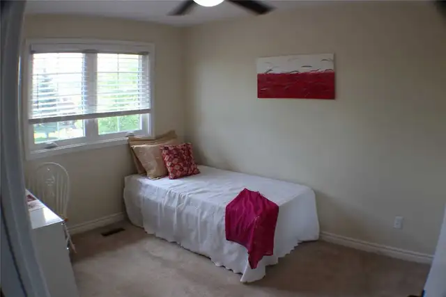 FURNISHED ROOM ON UPPER LEVEL (NO PARKING) - Photo 5