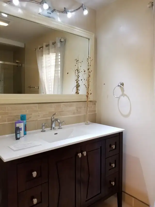 FURNISHED ROOM ON UPPER LEVEL (NO PARKING) - Photo 6