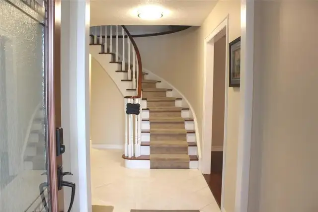 FURNISHED ROOM ON UPPER LEVEL (NO PARKING) - Photo 10