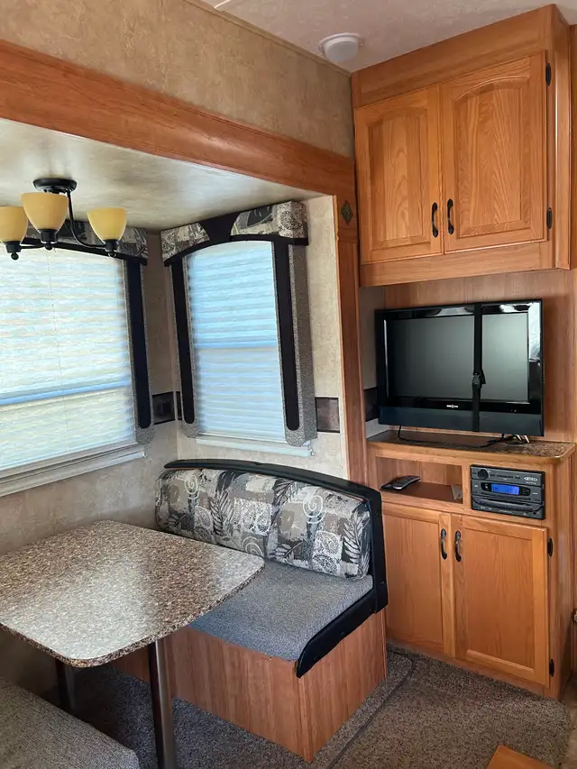 2009 28’ Copper Canyon - Photo 6