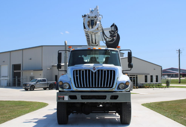 2013 International 7300 Altec D3060B-TR Digger Derrick