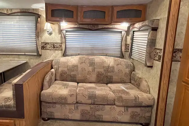 2008 Pilgrim International Legends 37QB4S – Pre-Owned 5th Wheel - Photo 13