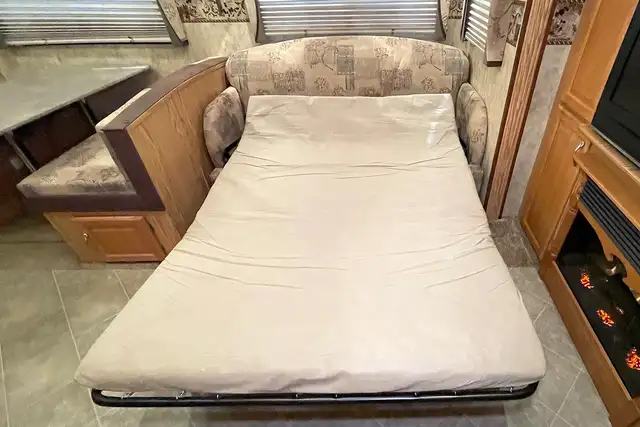 2008 Pilgrim International Legends 37QB4S – Pre-Owned 5th Wheel - Photo 14