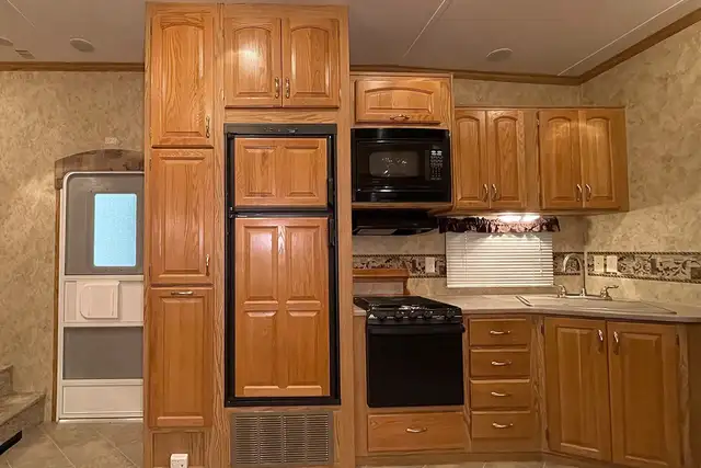 2008 Pilgrim International Legends 37QB4S – Pre-Owned 5th Wheel - Photo 16