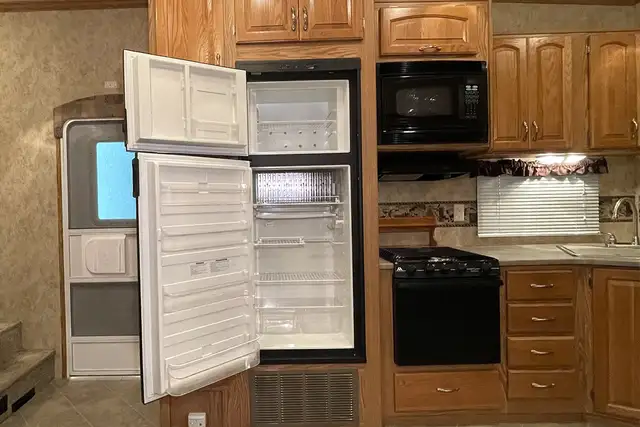 2008 Pilgrim International Legends 37QB4S – Pre-Owned 5th Wheel - Photo 18