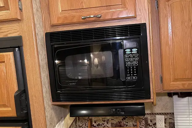 2008 Pilgrim International Legends 37QB4S – Pre-Owned 5th Wheel - Photo 19