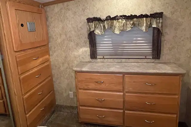 2008 Pilgrim International Legends 37QB4S – Pre-Owned 5th Wheel - Photo 38