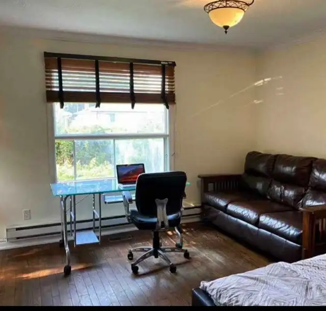 Large two bedroom private unit with the private entrance rent, - Photo 4