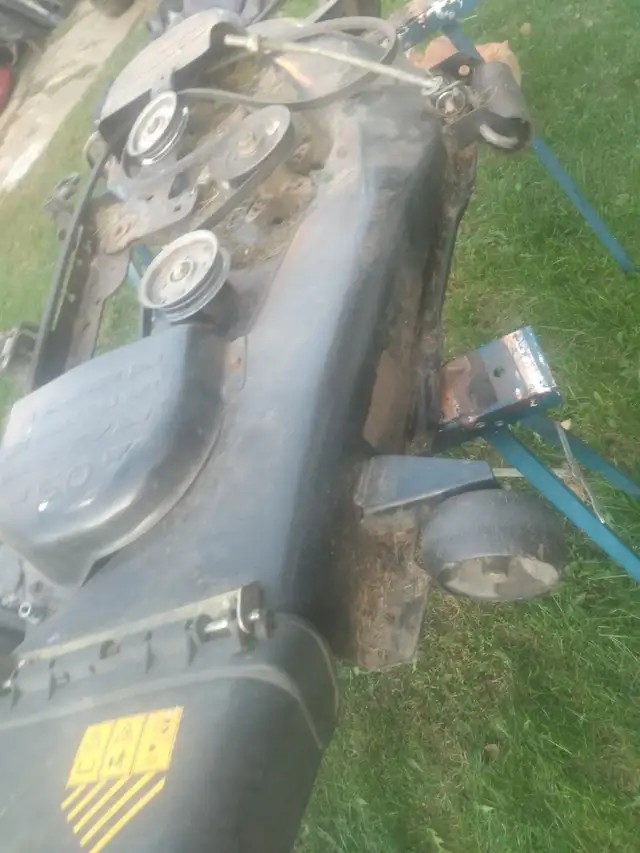 Troy-Bilt 50' lawn tractor STRIPPED FOR PARTS - Photo 4