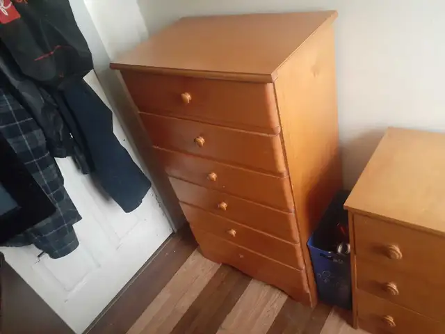 Dresser for Sale $100 - Photo 2