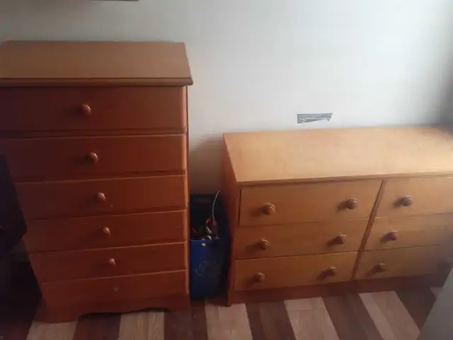 Dresser for Sale $100 - Photo 3