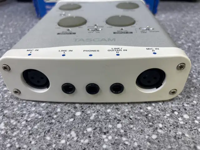 Tascam US-122 USB 2 Channel Audio Interfaces - Photo 6