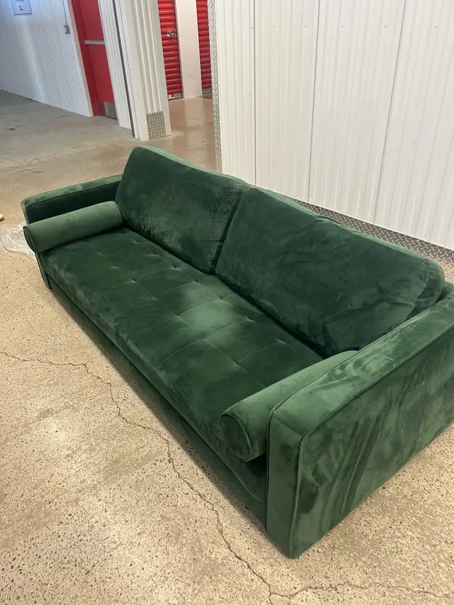 beautiful couch - Photo 2