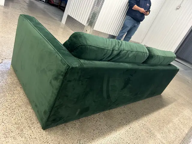 beautiful couch - Photo 4