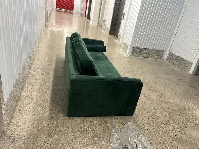 beautiful couch - Photo 5