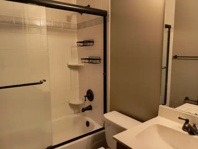 Basement room for rent - Photo 4