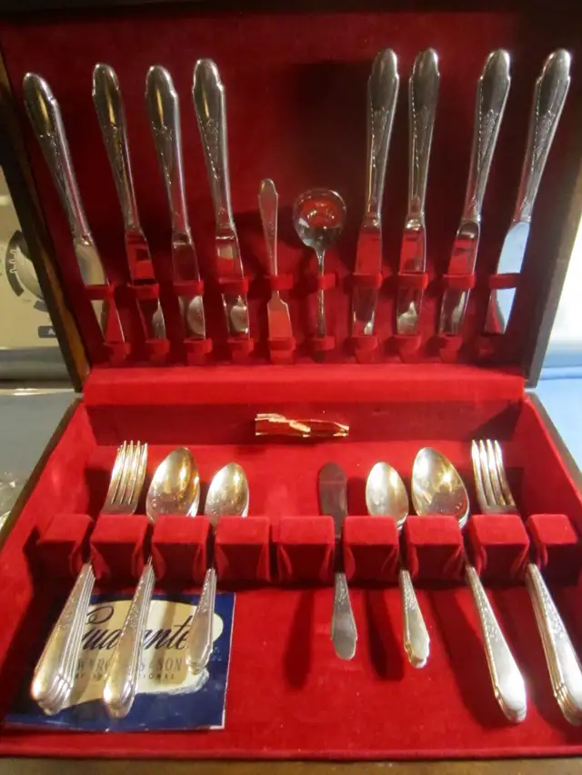 #19-57D  GARDENIA silverware set for 8 - Photo 2
