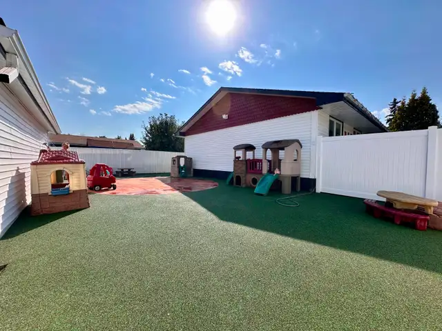 Premium Vinyl Fence - Photo 3