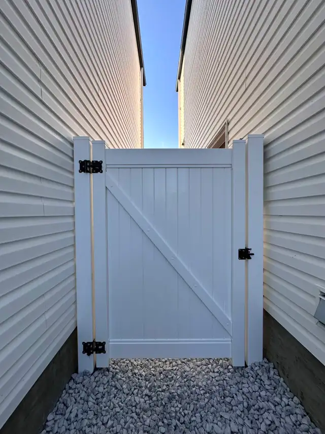 Premium Vinyl Fence - Photo 6