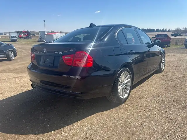 2011 BMW 3 Series 328i xDrive AWD - WARRANTY INC, LEATHER, ROOF, - Photo 5
