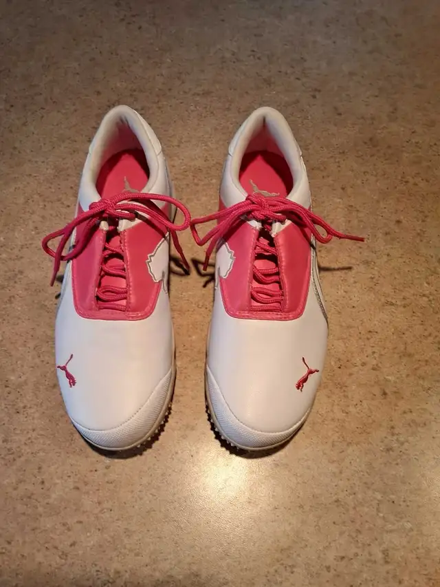 Souliers de golf Puma pour femme neufs