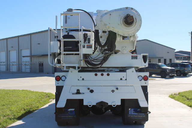 2019 Freightliner M2 Altec HD35A-30 Digger Derrick - Photo 3