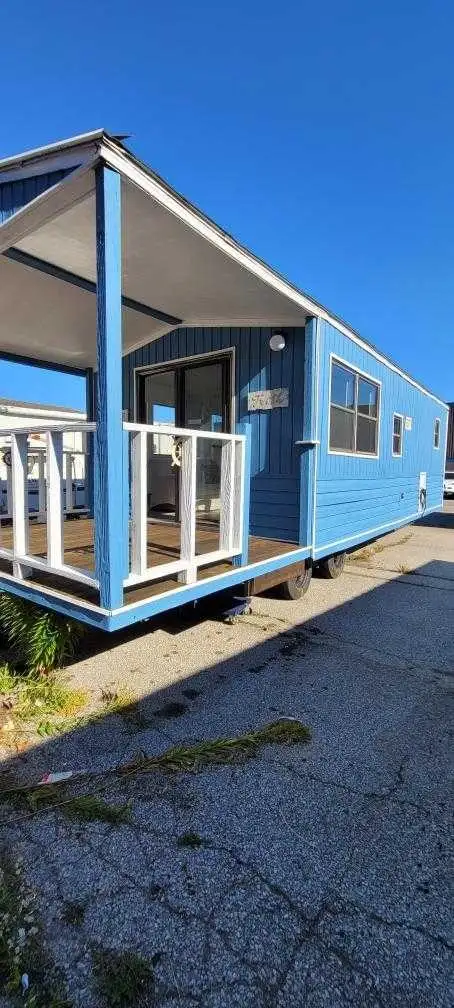 Mobile home park model ready to go Delivery available - Photo 3