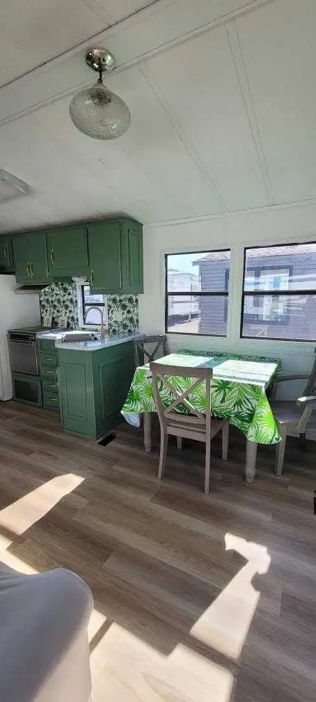 Mobile home park model ready to go Delivery available - Photo 4