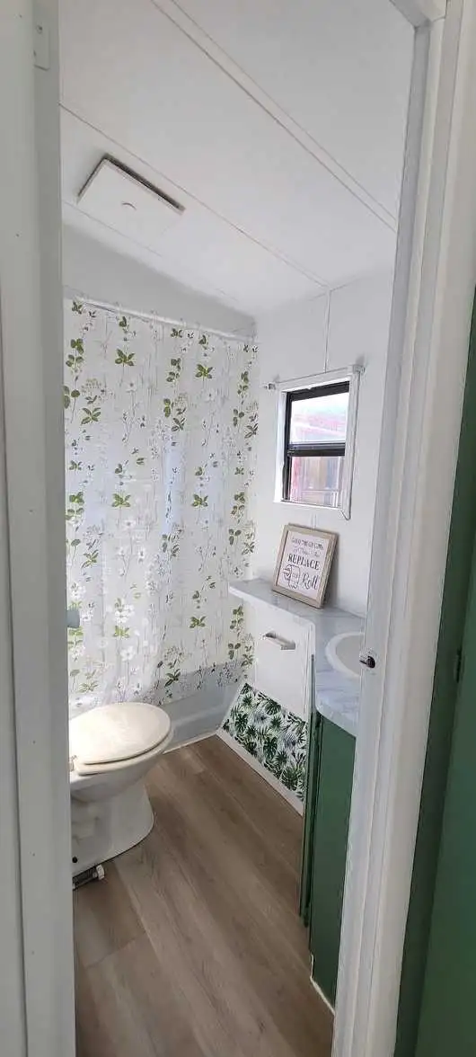 Mobile home park model ready to go Delivery available - Photo 8