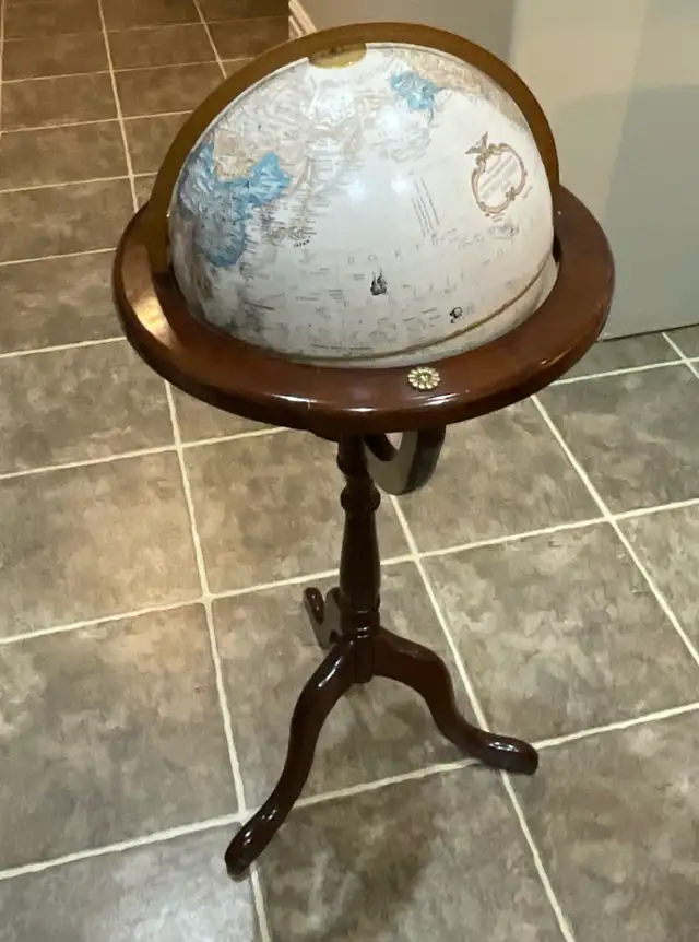 3 ft. tall standing globe for sale - Photo 2