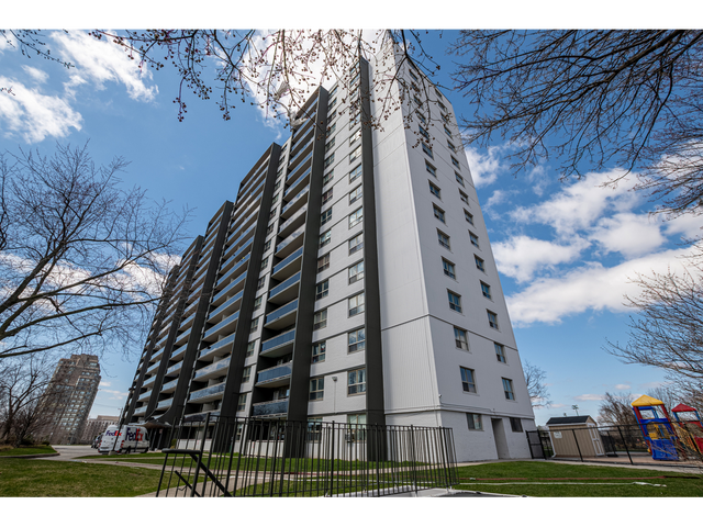 3 Bedroom Apartment for Rent - 3434 Eglinton Avenue East - Photo 2