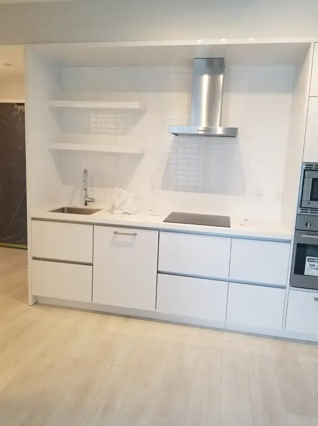 Yonge/Eglinton - Unfurnished 1-bedroom condo apartment for rent - Photo 2