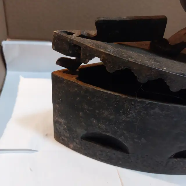 Charcoal Iron - Photo 2