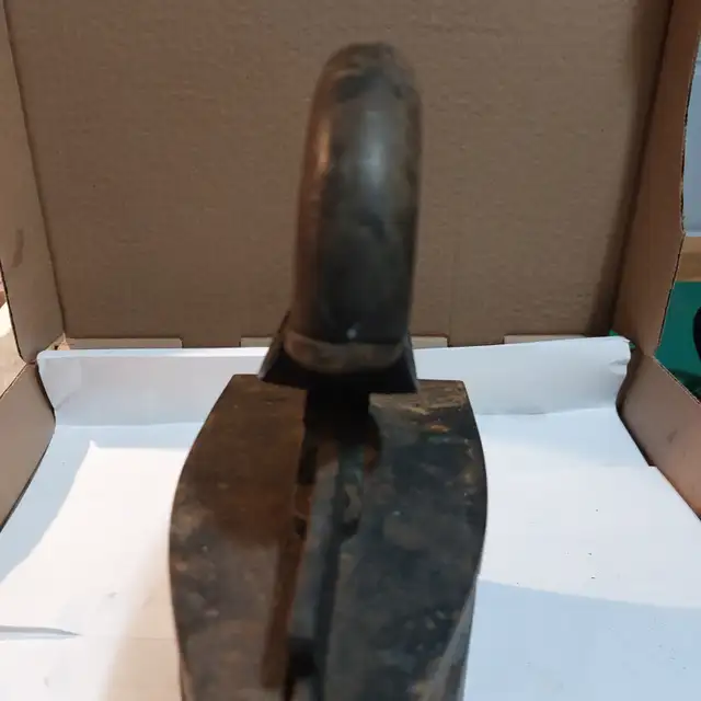 Charcoal Iron - Photo 3