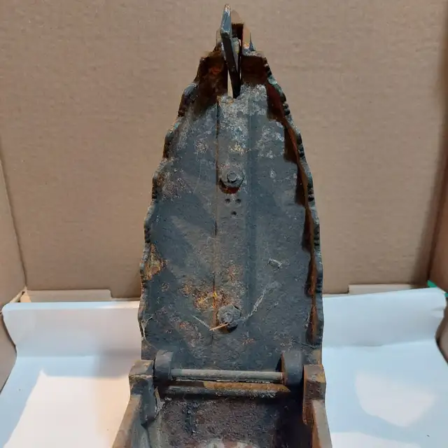 Charcoal Iron - Photo 4