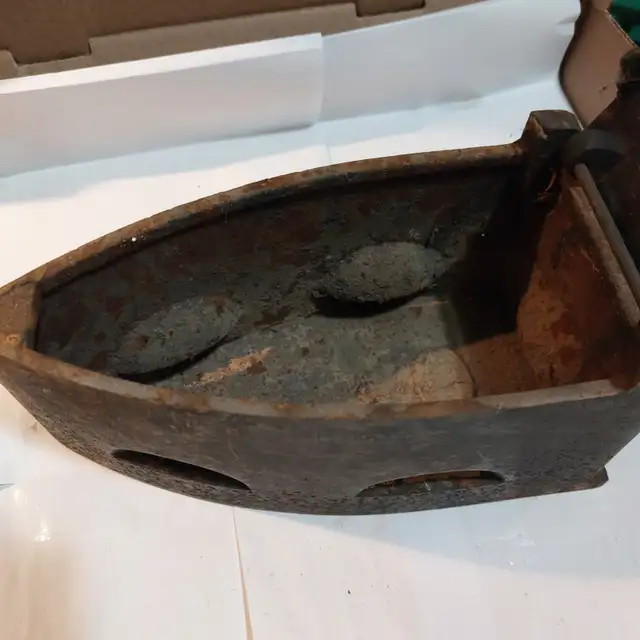 Charcoal Iron - Photo 5