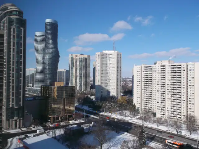MISSISSAUGA CITY CENTRE LARGE ALL-INCLUSIVE SUITE AVAILABLE NOW - Photo 14