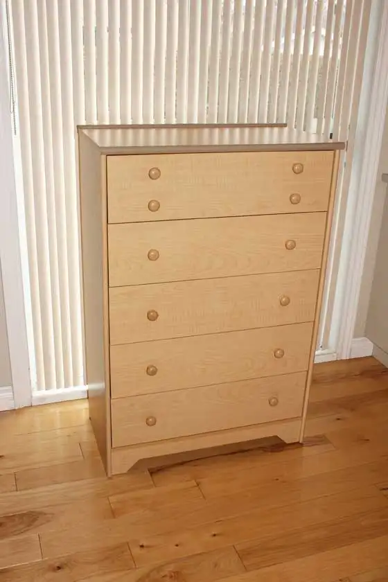 Bureau de chambre, 5 tiroirs, ultra propre 60$ livré si...