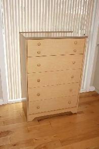 Bureau de chambre, 5 tiroirs, ultra propre 60$ livré si...