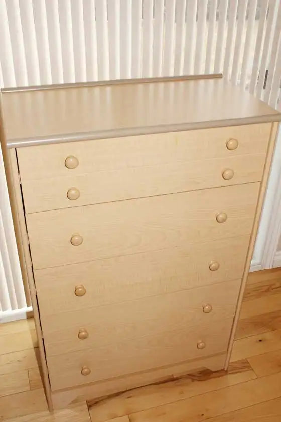 Bureau de chambre, 5 tiroirs, ultra propre 60$ livré si... - Photo 2